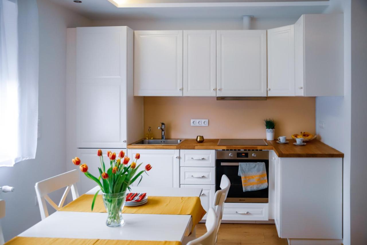 Cozy Apartment In The Downtown Дьор Екстериор снимка