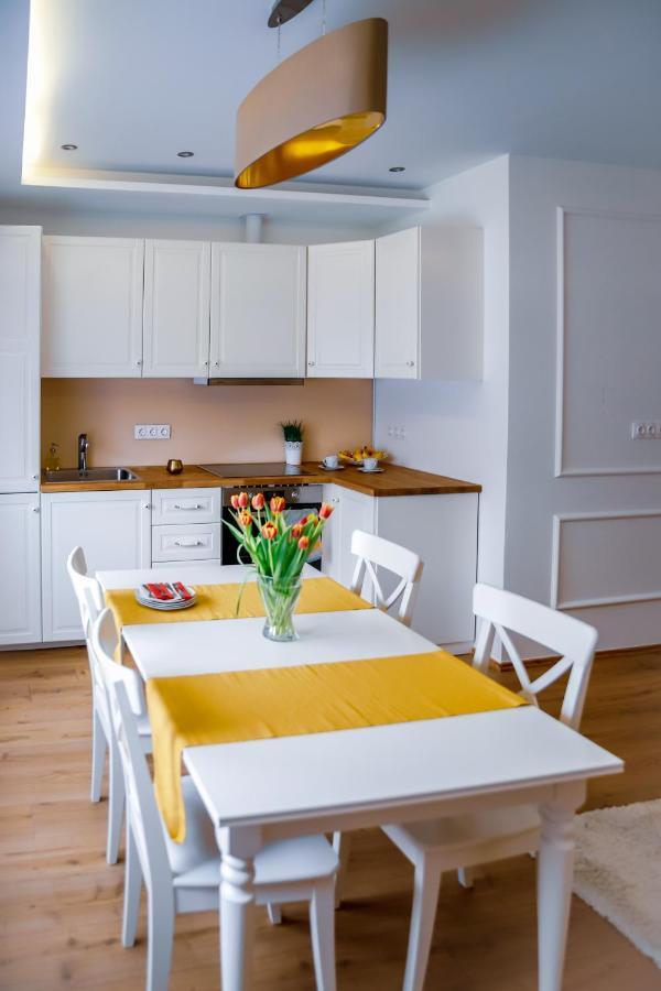 Cozy Apartment In The Downtown Дьор Екстериор снимка