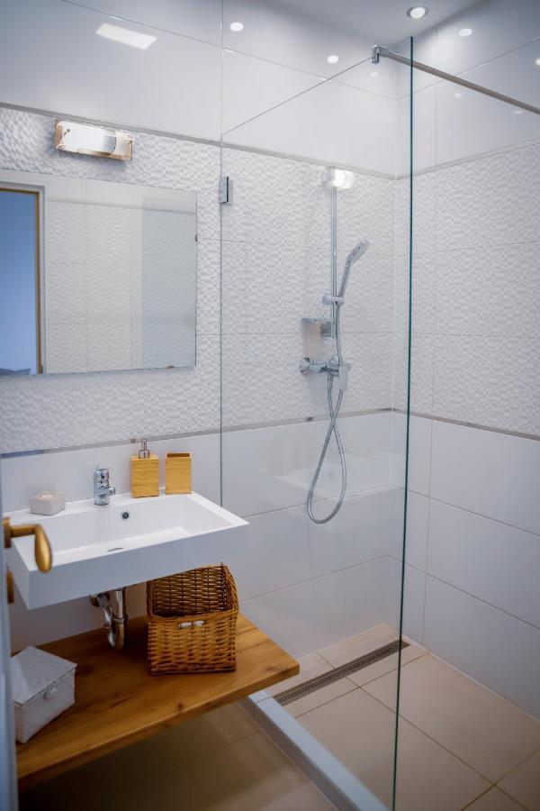 Cozy Apartment In The Downtown Дьор Екстериор снимка