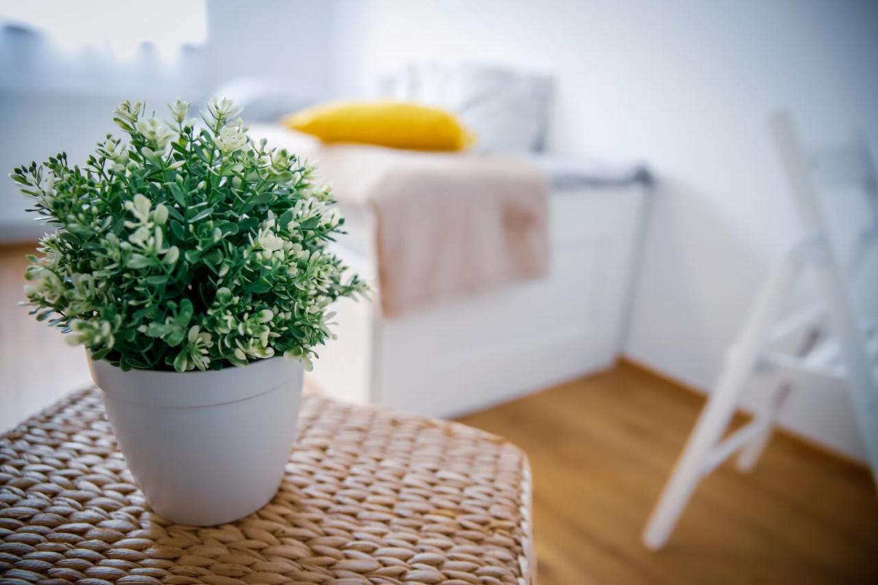 Cozy Apartment In The Downtown Дьор Екстериор снимка